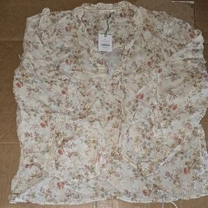 American Eagle premium AE77-Rose Floral Cream Blouse Size Small oversized/medium